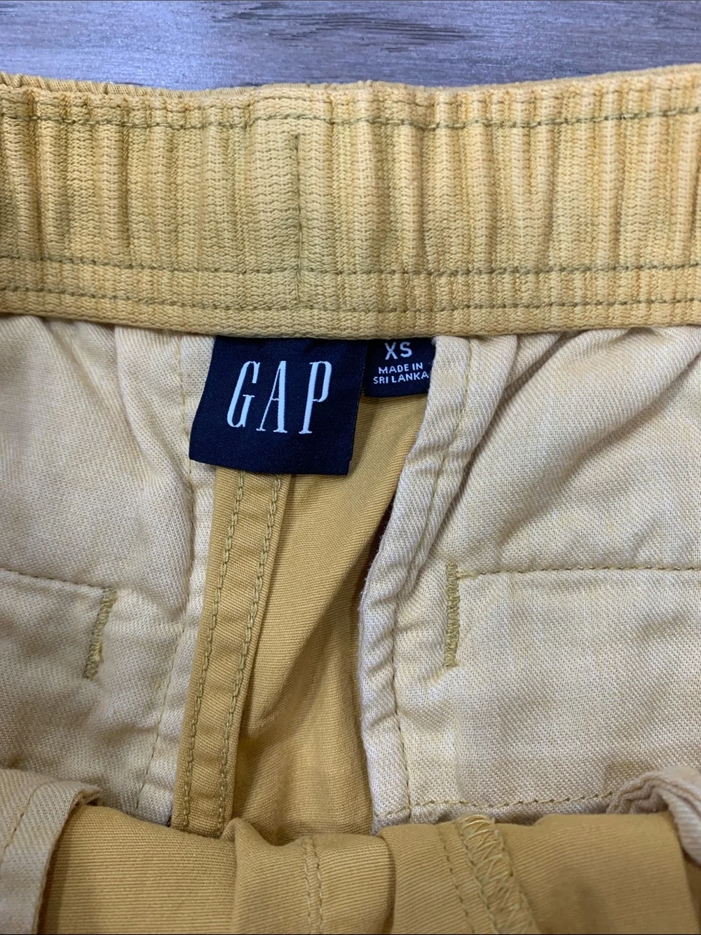 GAP Men's 7’’ Easy Short Size XS Gilded Gold